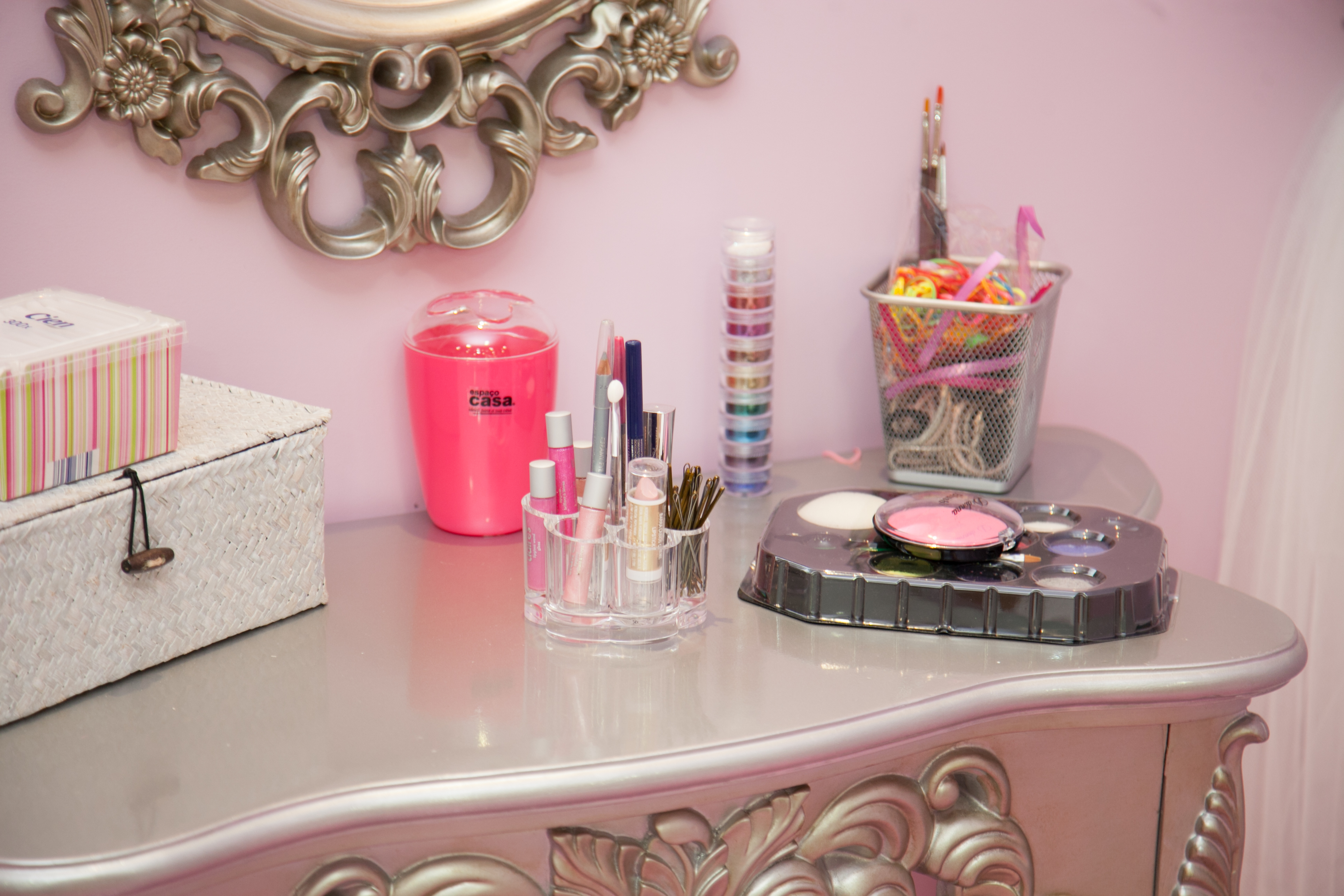 Detalhes da mesa de beleza com maquilhagem